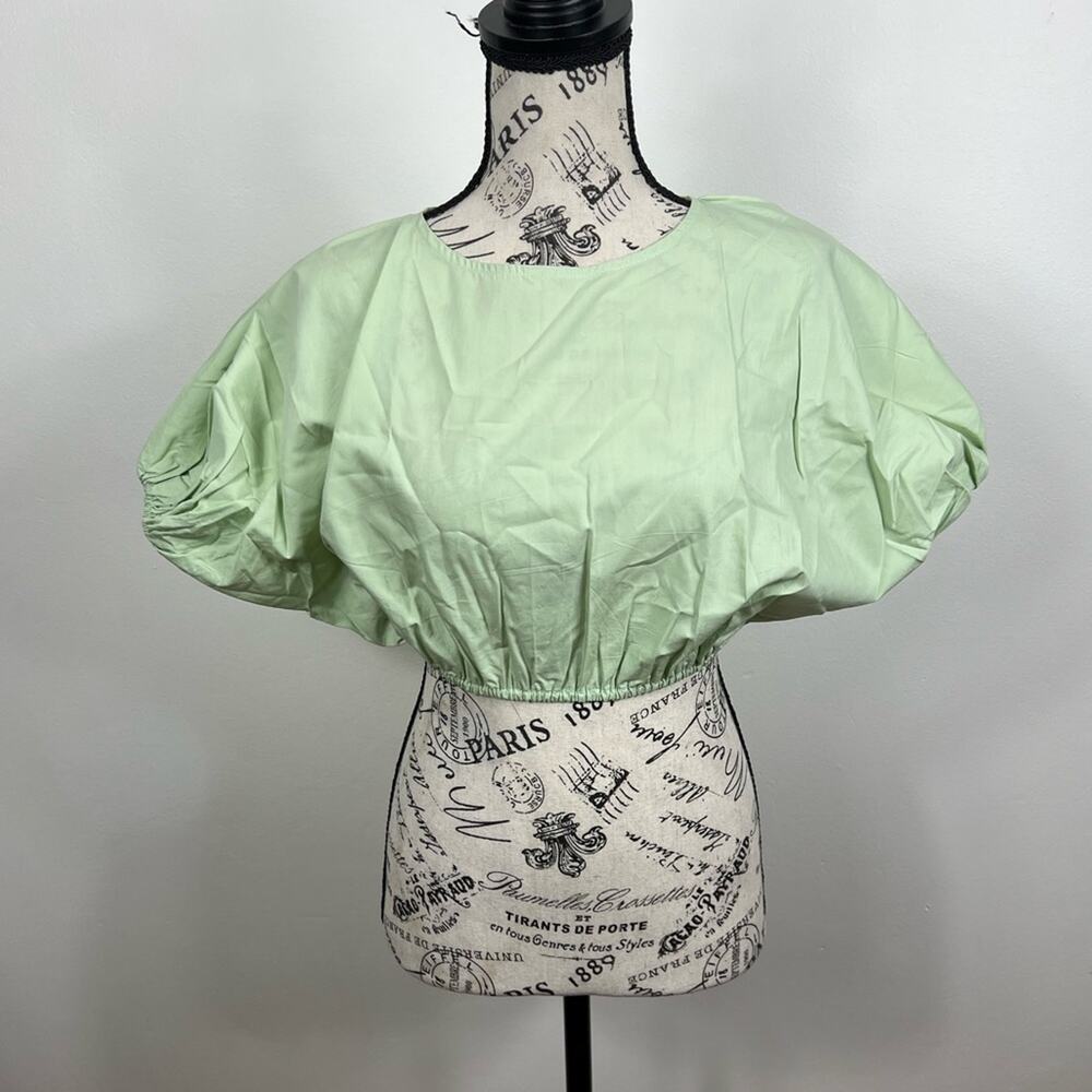 NWT S / W / F Seeker Cropped Tee light green puddle sleeve